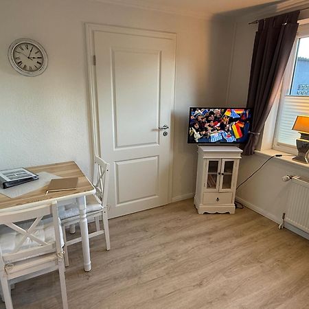 Ferienwohnung „Ole Karkenwech“ Husum-Roedemis Husum  Luaran gambar