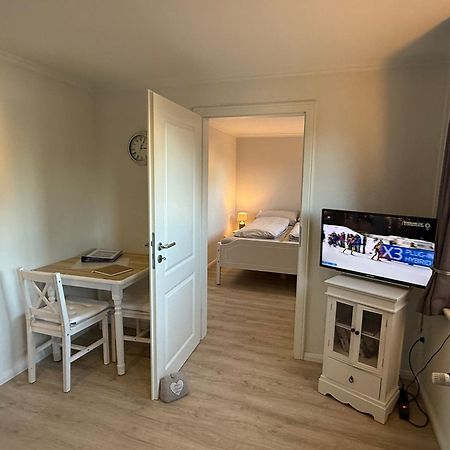 Ferienwohnung „Ole Karkenwech“ Husum-Roedemis Husum  Luaran gambar