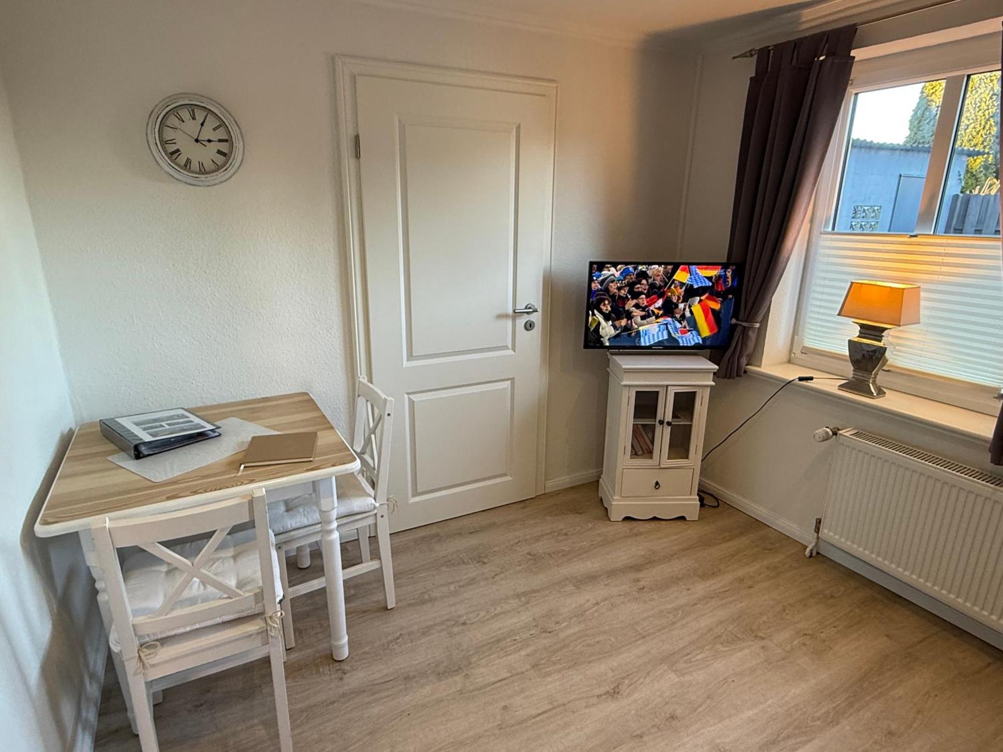Ferienwohnung „Ole Karkenwech“ Husum-Roedemis Husum  Luaran gambar
